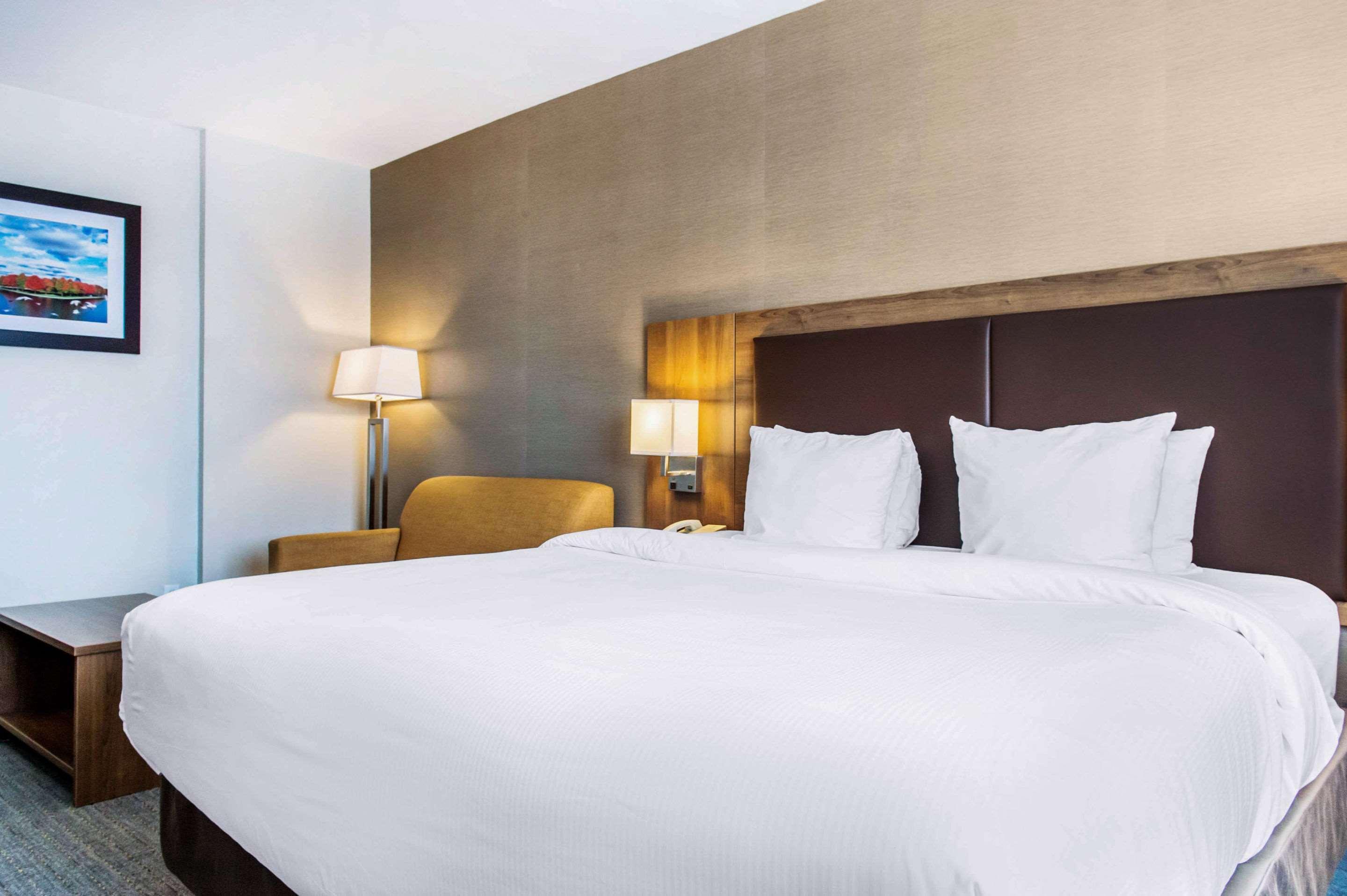 Quality Hotel Dorval Aeroport Экстерьер фото