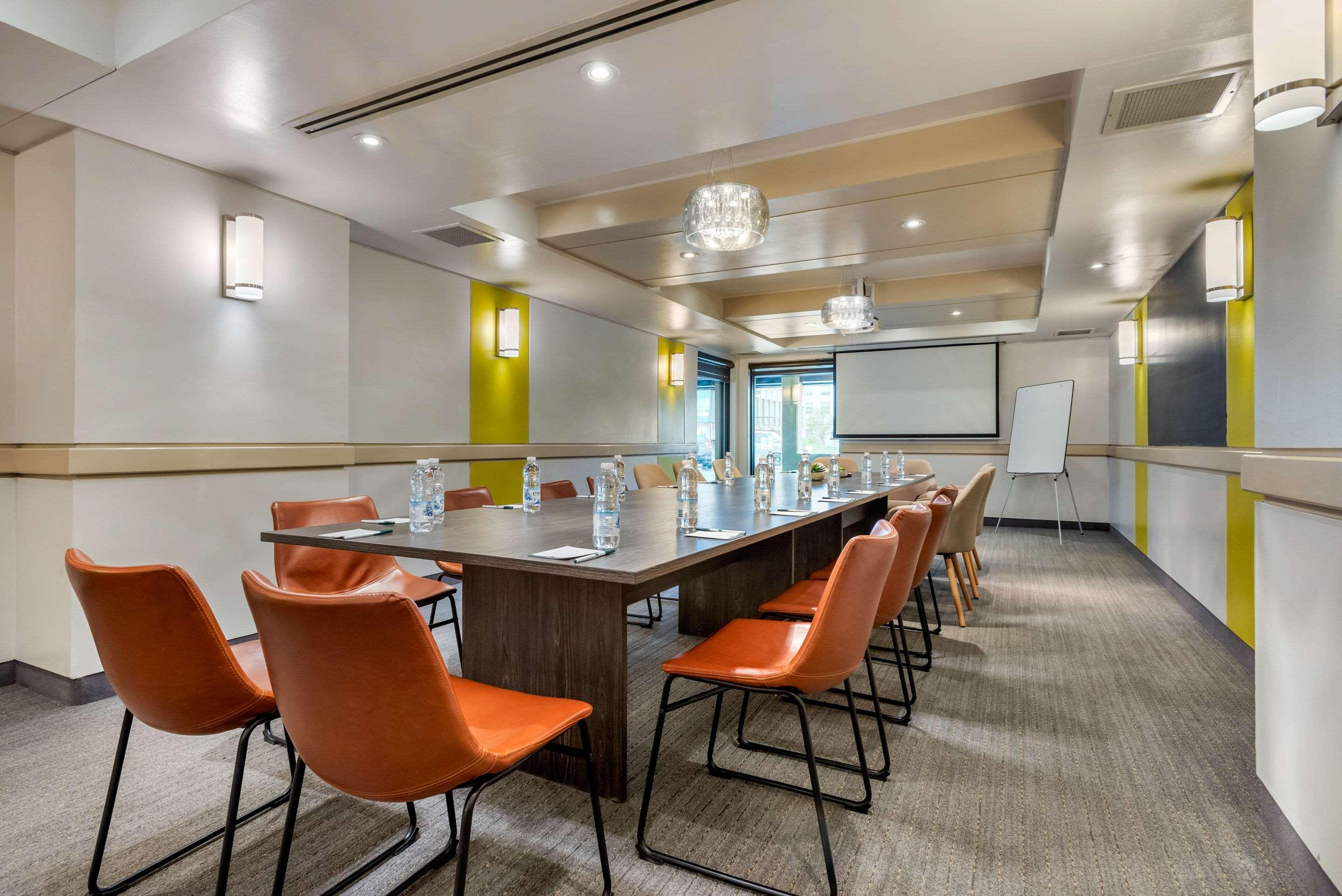 Quality Hotel Dorval Aeroport Экстерьер фото