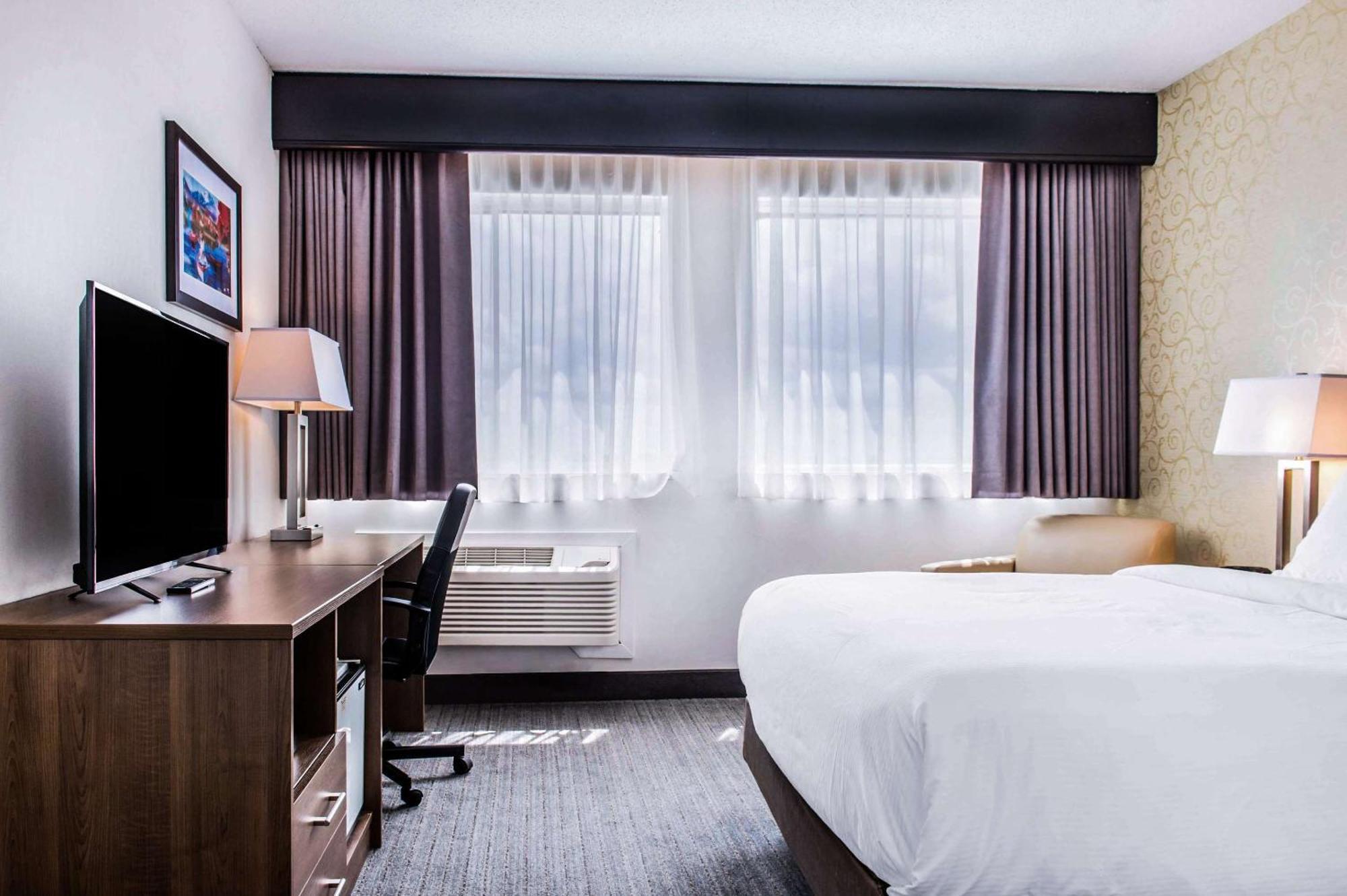 Quality Hotel Dorval Aeroport Экстерьер фото
