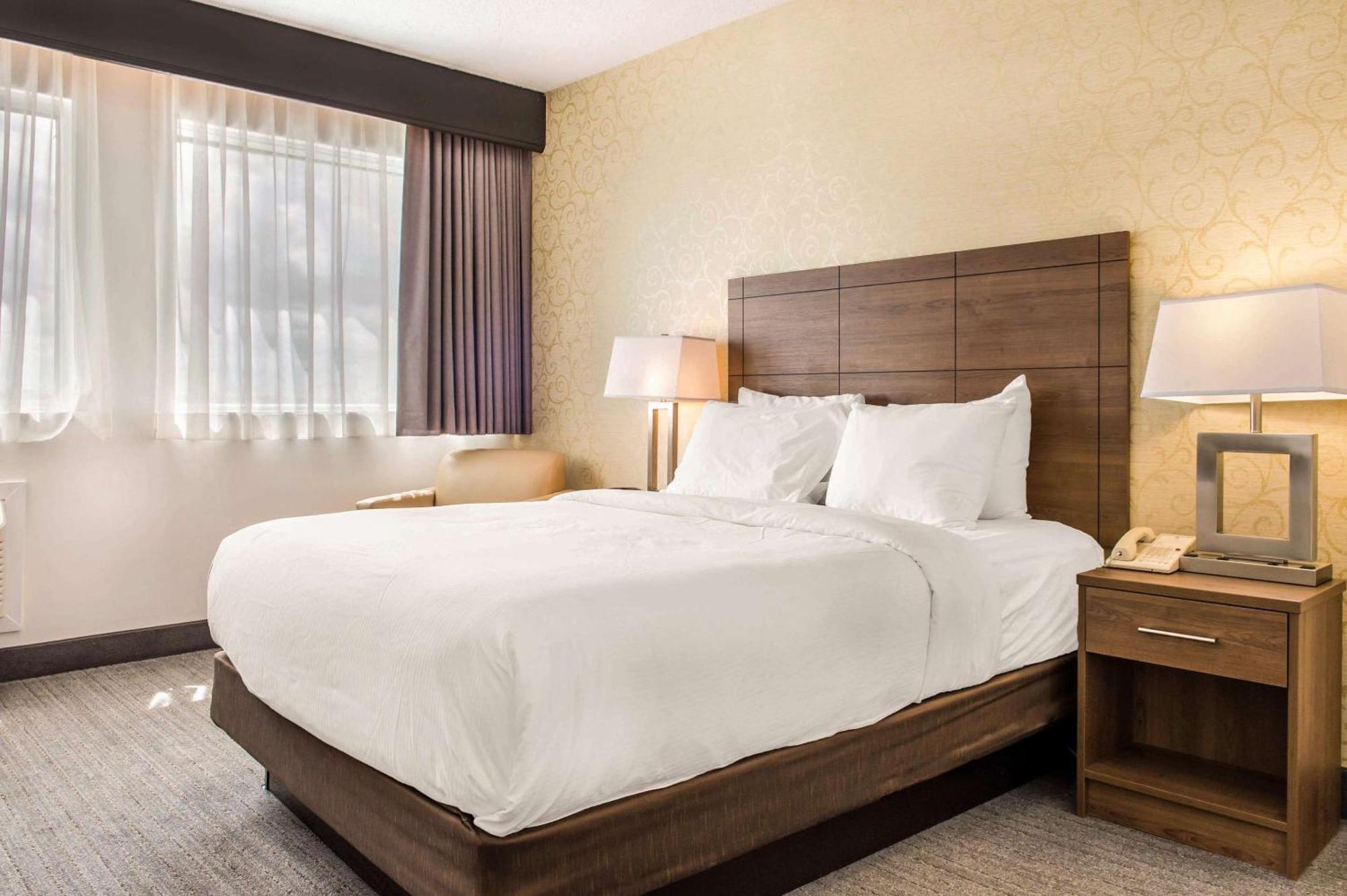 Quality Hotel Dorval Aeroport Экстерьер фото