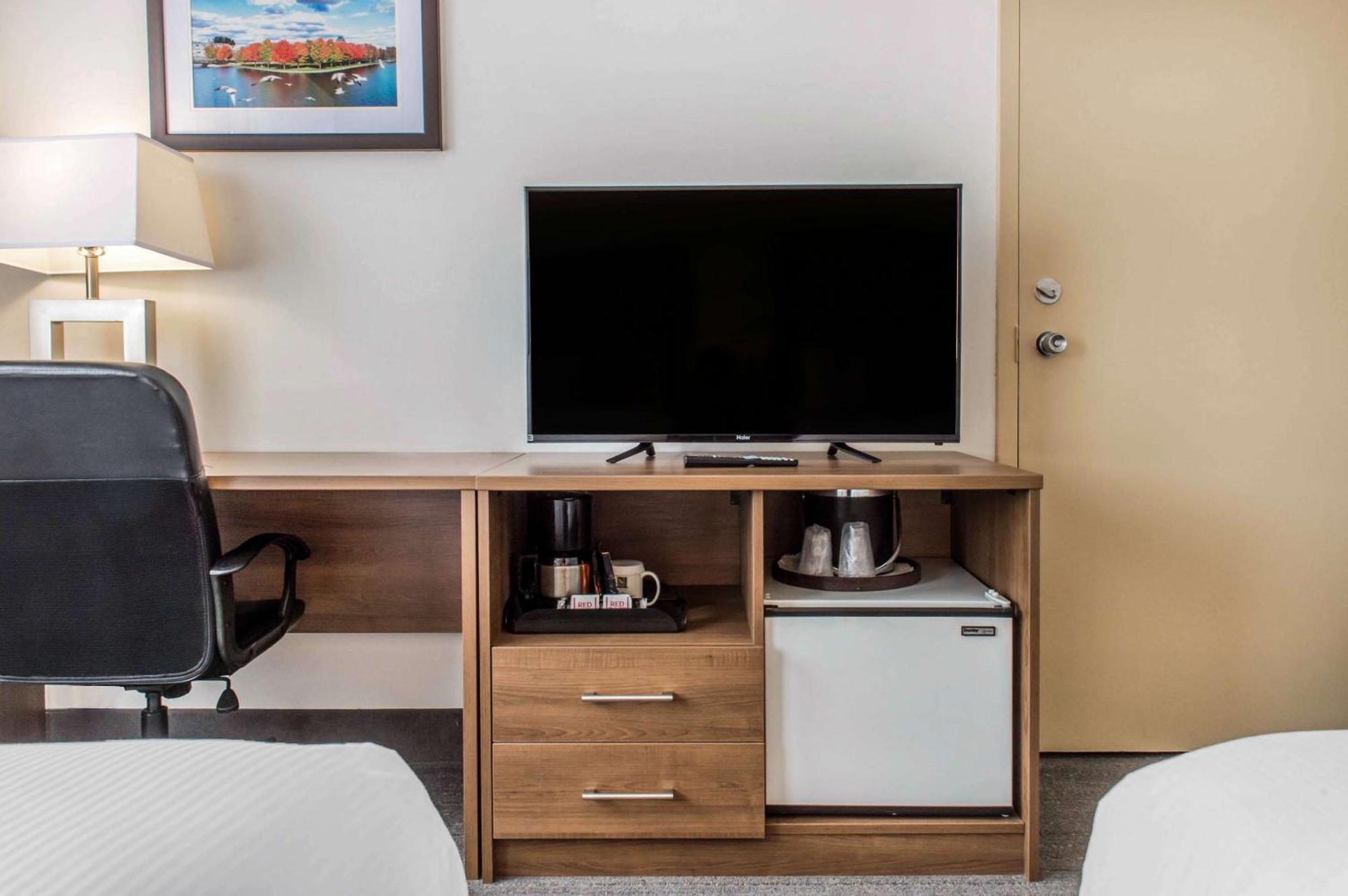 Quality Hotel Dorval Aeroport Экстерьер фото